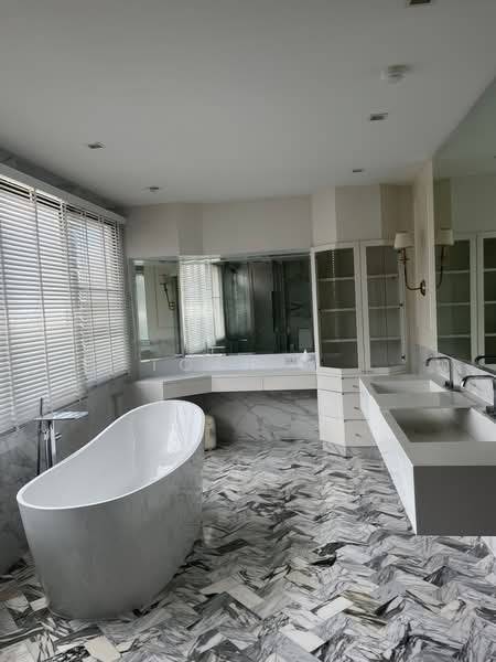 อาคารให้เช่า ทองหล่อ สุขุมวิท : Buildings for rent in Thonglor, Sukhumvit, Bangkok, Khlong Tan Nua, Watthana, Bangkok, , 900 sqm, Shophouse For Rent, by TOAH T., 500316593 - DDproperty.com