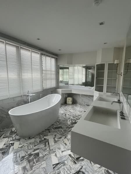อาคารให้เช่า ทองหล่อ สุขุมวิท : Buildings for rent in Thonglor, Sukhumvit, Bangkok, Khlong Tan Nua, Watthana, Bangkok, , 900 sqm, Shophouse For Rent, by TOAH T., 500316593 - DDproperty.com