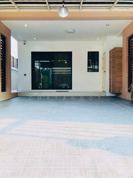 Beautiful 2-Story Corner Townhome for Rent. Modern Built-in, Pet-Friendly!, Bangkok, Suan Luang, Bangkok, 3 Bedrooms, 140 sqm, Townhouse For Rent, by Chayanoot, 500316654 - DDproperty.com