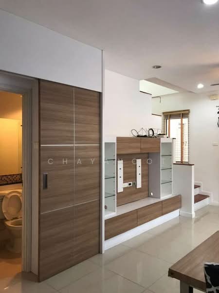 Beautiful 2-Story Corner Townhome for Rent. Modern Built-in, Pet-Friendly!, Bangkok, Suan Luang, Bangkok, 3 Bedrooms, 140 sqm, Townhouse For Rent, by Chayanoot, 500316654 - DDproperty.com