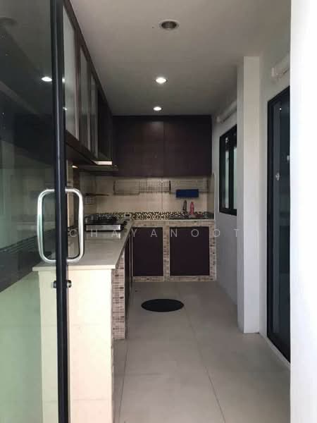 Beautiful 2-Story Corner Townhome for Rent. Modern Built-in, Pet-Friendly!, กรุงเทพ, สวนหลวง, กรุงเทพ, 140 ตร.ม., ทาวน์เฮ้าส์ ให้เช่า, โดย Chayanoot, 500316654 - DDproperty.com