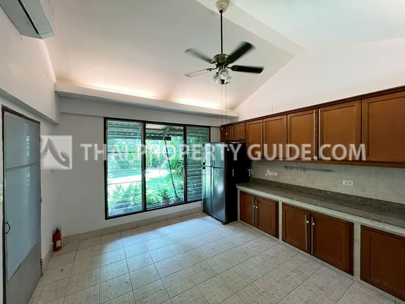 House with Shared Pool for rent in Sukhumvit, Bangkok, Khlong Tan Nua, Watthana, Bangkok, 3 Bedrooms, 350 sqm, Single Detached House For Rent, by Khun Nita, 500316656 - DDproperty.com