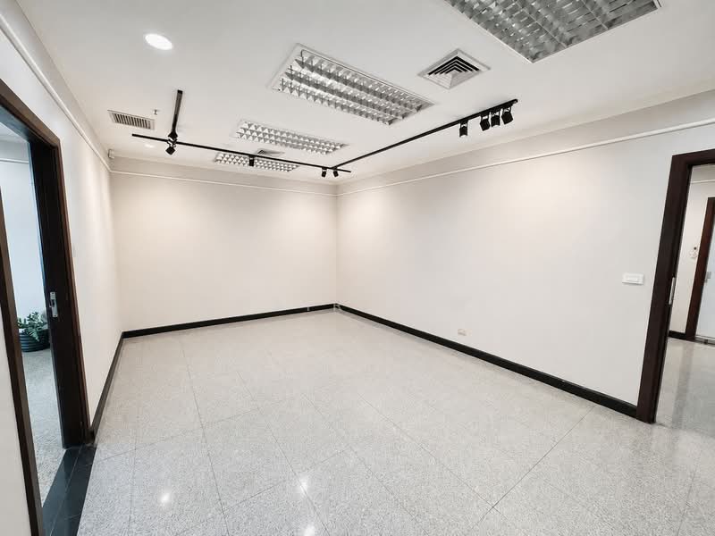 จิวเวลรี่ เทรด เซ็นเตอร์ (Jewelry Trade Center), กรุงเทพ, 28 Surasak Rd., สีลม, บางรัก, กรุงเทพ, 116 ตร.ม., สำนักงาน ให้เช่า, โดย Chairit W., 500316726 - DDproperty.com
