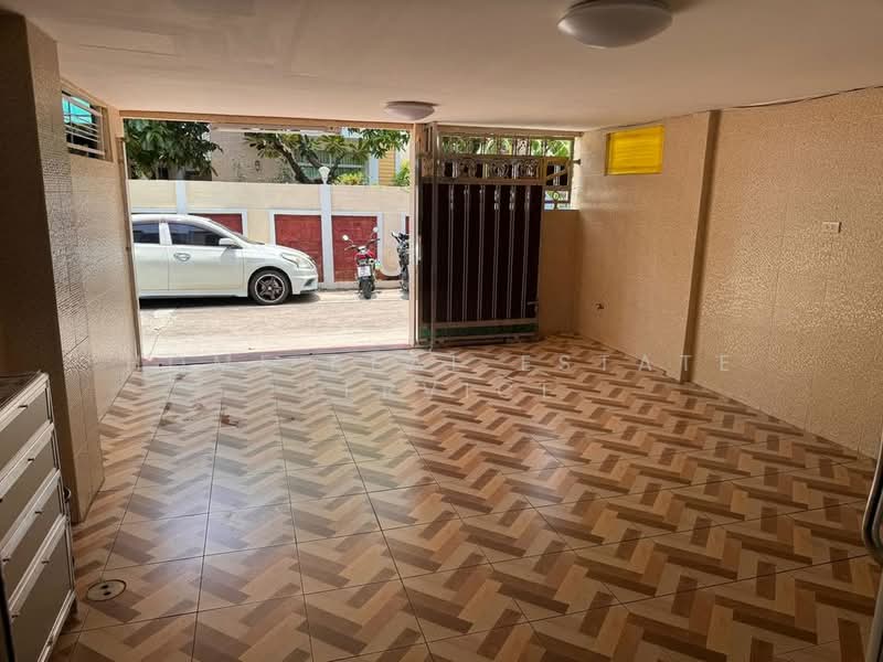 ทาวน์โฮม 2 ชั้น ติด MRT ท่าพระ, Bangkok, Wat Tha Pra, Bangkok Yai, Bangkok, 4 Bedrooms, 180 sqm, Townhouse For Sale, by HOME Real Estate Service, 500316813 - DDproperty.com