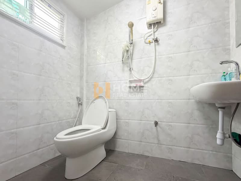 ทาวน์โฮม 2 ชั้น ติด MRT ท่าพระ, Bangkok, Wat Tha Pra, Bangkok Yai, Bangkok, 4 Bedrooms, 180 sqm, Townhouse For Sale, by HOME Real Estate Service, 500316813 - DDproperty.com