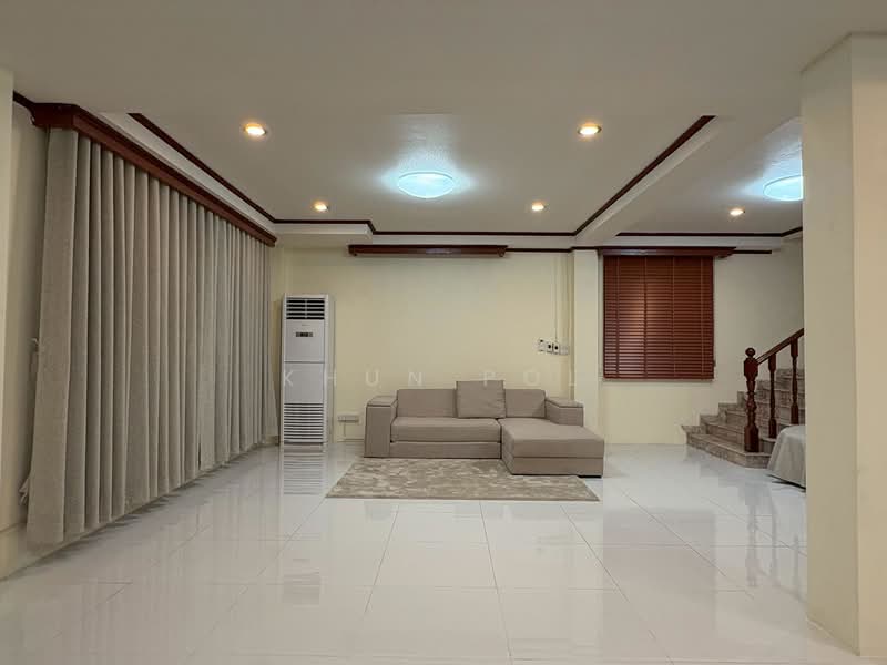 Detached House + Rooftop 3-Storey Renovated Home Charoen Nakhon Area, Bangkok, Bang Lam Phu Lang, Khlong San, Bangkok, 3 Bedrooms, 300 sqm, Single Detached House For Rent, by Khun Pol, 500316887 - DDproperty.com
