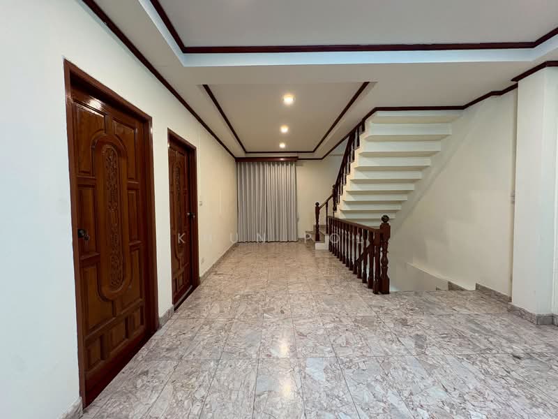 Detached House + Rooftop 3-Storey Renovated Home Charoen Nakhon Area, กรุงเทพ, บางลำภูล่าง, คลองสาน, กรุงเทพ, 300 ตร.ม., บ้านเดี่ยว ให้เช่า, โดย Khun Pol, 500316887 - DDproperty.com