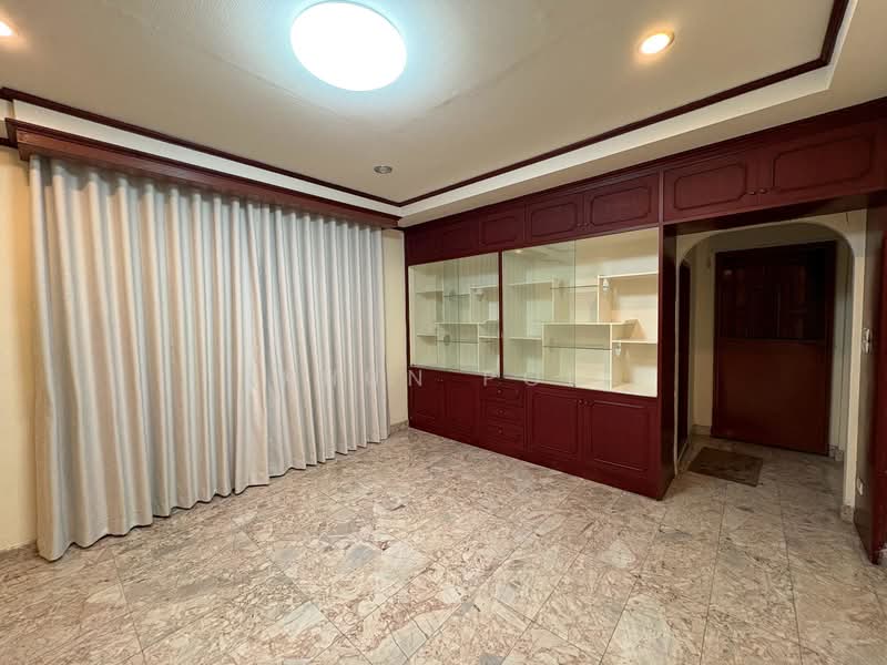 Detached House + Rooftop 3-Storey Renovated Home Charoen Nakhon Area, กรุงเทพ, บางลำภูล่าง, คลองสาน, กรุงเทพ, 300 ตร.ม., บ้านเดี่ยว ให้เช่า, โดย Khun Pol, 500316887 - DDproperty.com