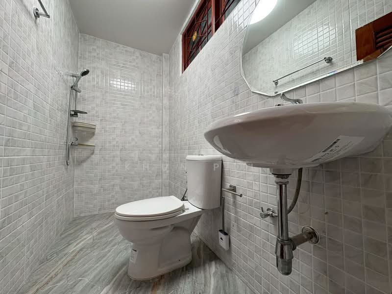 Detached House + Rooftop 3-Storey Renovated Home Charoen Nakhon Area, Bangkok, Bang Lam Phu Lang, Khlong San, Bangkok, 3 Bedrooms, 300 sqm, Single Detached House For Rent, by Khun Pol, 500316887 - DDproperty.com