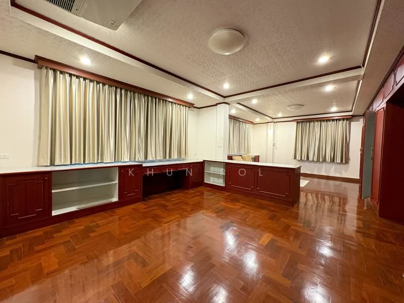 Detached House + Rooftop 3-Storey Renovated Home Charoen Nakhon Area, Bangkok, Bang Lam Phu Lang, Khlong San, Bangkok, 3 Bedrooms, 300 sqm, Single Detached House For Rent, by Khun Pol, 500316887 - DDproperty.com