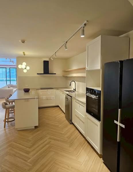 Las Colinas, Bangkok, Sukhumvit 21 Road, Khlongtoei Nua, Watthana, Bangkok, 4 Bedrooms, 200 sqm, Condo For Rent, by Blueprint Property, 500316942 - DDproperty.com