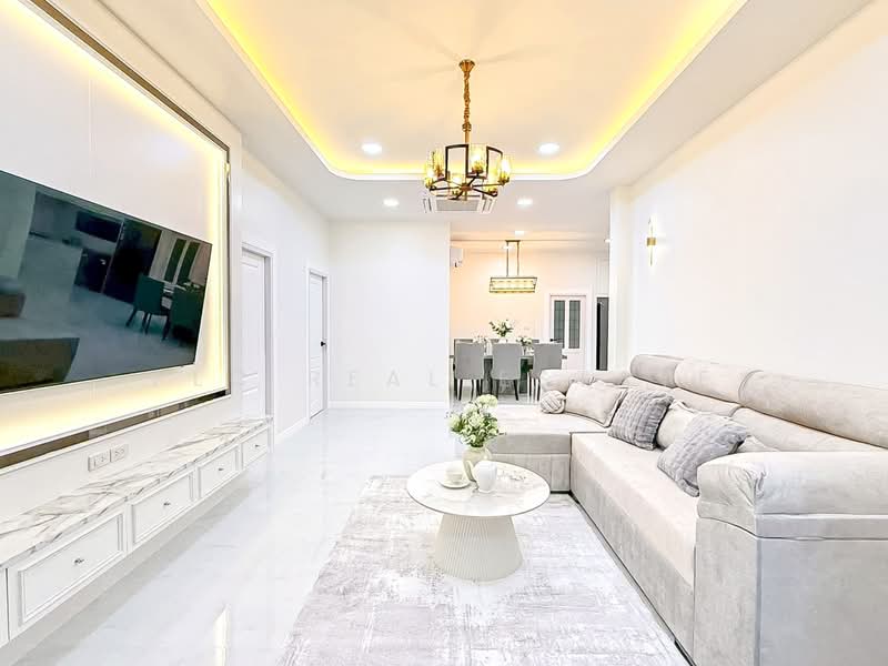 Pool Villa for Sale East Pattaya Modern Classic Fully Furnished, Chon Buri (Pattaya), Bang Lamung, Bang Lamung (Pattaya), Chon Buri (Pattaya), 3 Bedrooms, 304 sqm, Villa For Sale, by PLC Real Estate, 500317048 - DDproperty.com