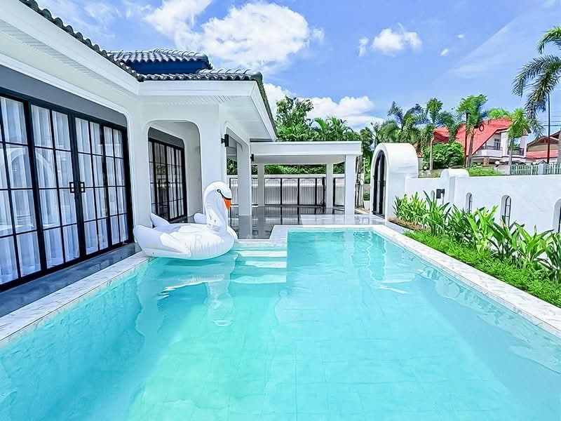 Pool Villa for Sale East Pattaya Modern Classic Fully Furnished, Chon Buri (Pattaya), Bang Lamung, Bang Lamung (Pattaya), Chon Buri (Pattaya), 3 Bedrooms, 304 sqm, Villa For Sale, by PLC Real Estate, 500317048 - DDproperty.com