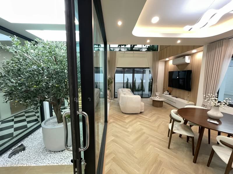 บ้านเดี่ยวหลังมุม นวมินทร์ บางกะปิ สไตล์ โมเดิร์น, Bangkok, Nuan Chan, Bueng Kum, Bangkok, 3 Bedrooms, 320 sqm, Single Detached House For Sale, by ปภัชญา ธนัตถ์ภรณ์, 500317432 - DDproperty.com