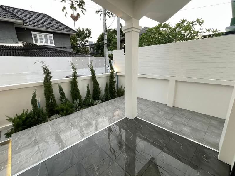 บ้านเดี่ยวหลังมุม นวมินทร์ บางกะปิ สไตล์ โมเดิร์น, Bangkok, Nuan Chan, Bueng Kum, Bangkok, 3 Bedrooms, 320 sqm, Single Detached House For Sale, by ปภัชญา ธนัตถ์ภรณ์, 500317432 - DDproperty.com
