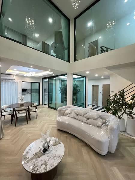 บ้านเดี่ยวหลังมุม นวมินทร์ บางกะปิ สไตล์ โมเดิร์น, Bangkok, Nuan Chan, Bueng Kum, Bangkok, 3 Bedrooms, 320 sqm, Single Detached House For Sale, by ปภัชญา ธนัตถ์ภรณ์, 500317432 - DDproperty.com