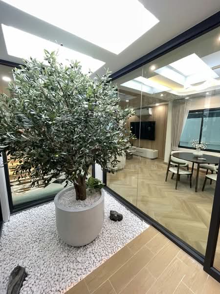 บ้านเดี่ยวหลังมุม นวมินทร์ บางกะปิ สไตล์ โมเดิร์น, Bangkok, Nuan Chan, Bueng Kum, Bangkok, 3 Bedrooms, 320 sqm, Single Detached House For Sale, by ปภัชญา ธนัตถ์ภรณ์, 500317432 - DDproperty.com