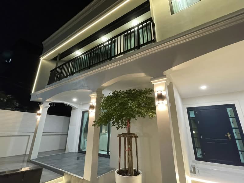 บ้านเดี่ยวหลังมุม นวมินทร์ บางกะปิ สไตล์ โมเดิร์น, Bangkok, Nuan Chan, Bueng Kum, Bangkok, 3 Bedrooms, 320 sqm, Single Detached House For Sale, by ปภัชญา ธนัตถ์ภรณ์, 500317432 - DDproperty.com