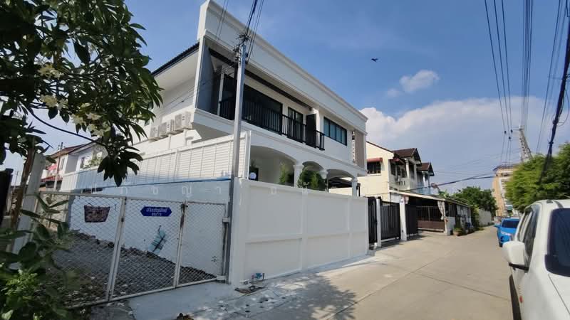 บ้านเดี่ยวหลังมุม นวมินทร์ บางกะปิ สไตล์ โมเดิร์น, Bangkok, Nuan Chan, Bueng Kum, Bangkok, 3 Bedrooms, 320 sqm, Single Detached House For Sale, by ปภัชญา ธนัตถ์ภรณ์, 500317432 - DDproperty.com