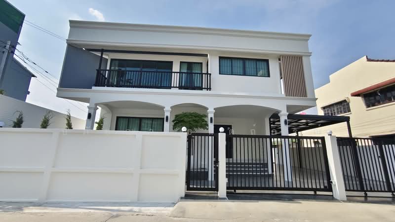 บ้านเดี่ยวหลังมุม นวมินทร์ บางกะปิ สไตล์ โมเดิร์น, Bangkok, Nuan Chan, Bueng Kum, Bangkok, 3 Bedrooms, 320 sqm, Single Detached House For Sale, by ปภัชญา ธนัตถ์ภรณ์, 500317432 - DDproperty.com