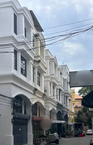 For Rent: 3-Storey Town House in Phrom Phong Ideal for Restaurant, Hostel, กรุงเทพ, คลองตันเหนือ, วัฒนา, กรุงเทพ, 230 ตร.ม., พื้นที่ขายของ ให้เช่า, โดย Chutinun Mungmai, 500317532 - DDproperty.com