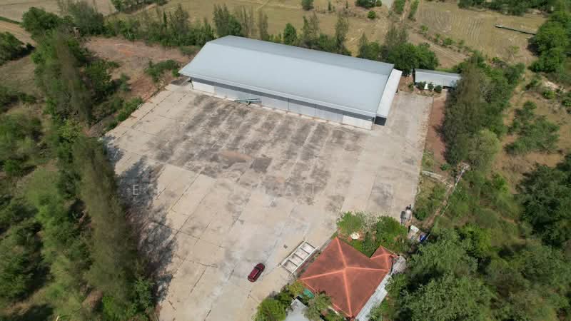 ขายที่ดินโกดัง มี 2 แปลง รวม 93-3-74 ไร่, Nakhon Sawan, Nong Kradon, Muang Nakhon Sawan, Nakhon Sawan, , 500 sqm, Warehouse/Factory For Sale, by ERA Thailand, 500317610 - DDproperty.com