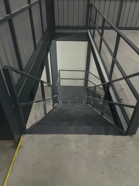 Warehouse with Office for Rent, Soi Pattanakarn 99, Near Suvarnabhumi Airport (SPSAD3991), Bangkok, Suan Luang, Bangkok, , 900 sqm, Warehouse/Factory For Rent, by Agent Pla, 500317614 - DDproperty.com