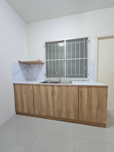 Baan Pruksa 86/1 Ladkrabang-Suvarnabhumi : บ้านพฤกษา 86/1 ลาดกระบัง-สุวรรณภูมิ, สมุทรปราการ, ถ.ลาดกระบัง, ศีรษะจรเข้น้อย, บางเสาธง, สมุทรปราการ, 110 ตร.ม., ทาวน์เฮ้าส์ ให้เช่า, โดย Sunitra Sachdev, 500317687 - DDproperty.com
