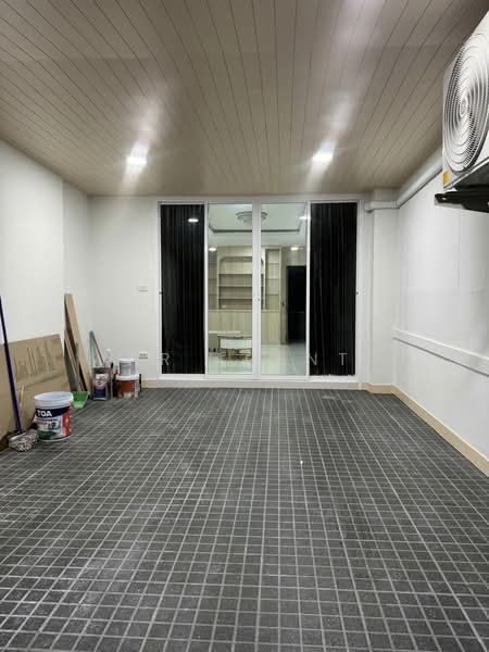3-story Townhouse Soi Phum Urai, Sutthisan, Bangkok, Samsen Nok, Huai Khwang, Bangkok, 5 Bedrooms, 200 sqm, Townhouse For Rent, by NR AGENT, 500317857 - DDproperty.com