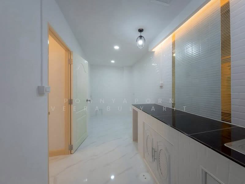 Baan Buathong 4, Nonthaburi, Ban Kluay-Sai Noi Road, Phimonrat, Bang Bua Thong, Nonthaburi, 3 Bedrooms, 72 sqm, Townhouse For Sale, by Poonyaporn Veerabulyarit, 500317866 - DDproperty.com