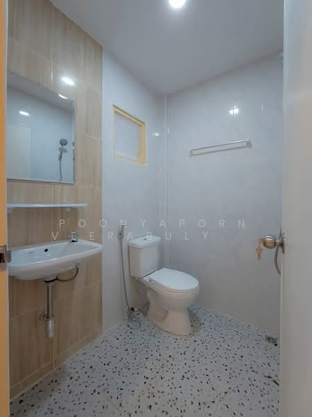 Baan Buathong 4, Nonthaburi, Ban Kluay-Sai Noi Road, Phimonrat, Bang Bua Thong, Nonthaburi, 3 Bedrooms, 72 sqm, Townhouse For Sale, by Poonyaporn Veerabulyarit, 500317866 - DDproperty.com