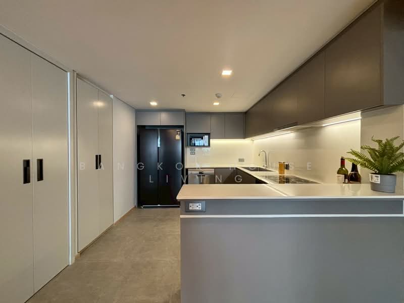 Piya Apartment Sukhumvit 15, Bangkok, 99 Sukhumvit 15, Khlongtoei Nua, Watthana, Bangkok, 4 Bedrooms, 198 sqm, Condo For Rent, by Bangkok House Living, 500317979 - DDproperty.com