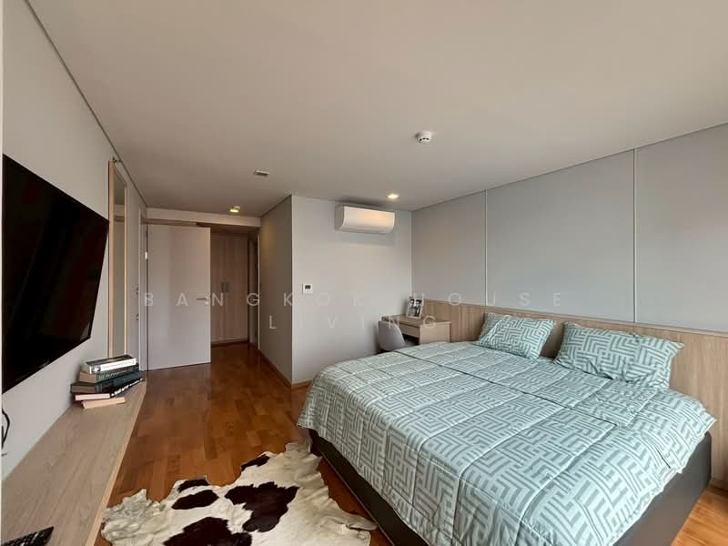 Piya Apartment Sukhumvit 15, Bangkok, 99 Sukhumvit 15, Khlongtoei Nua, Watthana, Bangkok, 4 Bedrooms, 198 sqm, Condo For Rent, by Bangkok House Living, 500317979 - DDproperty.com
