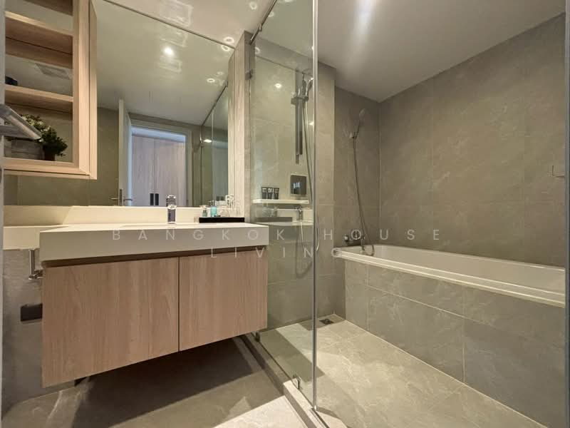 Piya Apartment Sukhumvit 15, Bangkok, 99 Sukhumvit 15, Khlongtoei Nua, Watthana, Bangkok, 4 Bedrooms, 198 sqm, Condo For Rent, by Bangkok House Living, 500317979 - DDproperty.com
