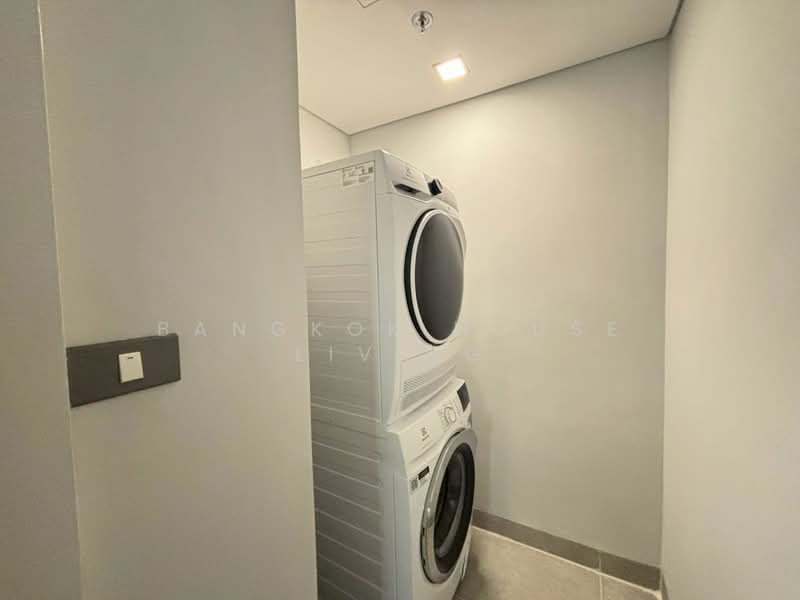 Piya Apartment Sukhumvit 15, Bangkok, 99 Sukhumvit 15, Khlongtoei Nua, Watthana, Bangkok, 2 Bedrooms, 99 sqm, Condo For Rent, by Bangkok House Living, 500318012 - DDproperty.com