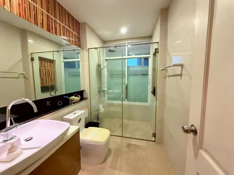 Chuan Chuen Modus Centro, Nonthaburi, Chaeng Watthana Road, Khlong Klue, Pak Kret, Nonthaburi, 6 Bedrooms, 250 sqm, Semi-Detached House (Twin House) For Sale, by CHAWALIT KONGSAKPAIBUL, 500318272 - DDproperty.com