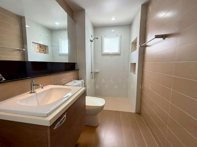 Chuan Chuen Modus Centro, Nonthaburi, Chaeng Watthana Road, Khlong Klue, Pak Kret, Nonthaburi, 6 Bedrooms, 250 sqm, Semi-Detached House (Twin House) For Sale, by CHAWALIT KONGSAKPAIBUL, 500318272 - DDproperty.com