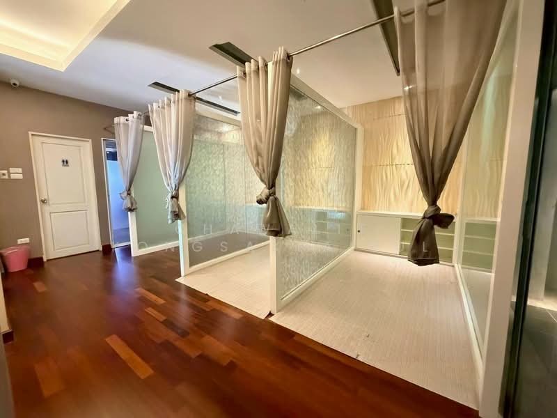 Chuan Chuen Modus Centro, Nonthaburi, Chaeng Watthana Road, Khlong Klue, Pak Kret, Nonthaburi, 6 Bedrooms, 250 sqm, Semi-Detached House (Twin House) For Sale, by CHAWALIT KONGSAKPAIBUL, 500318272 - DDproperty.com