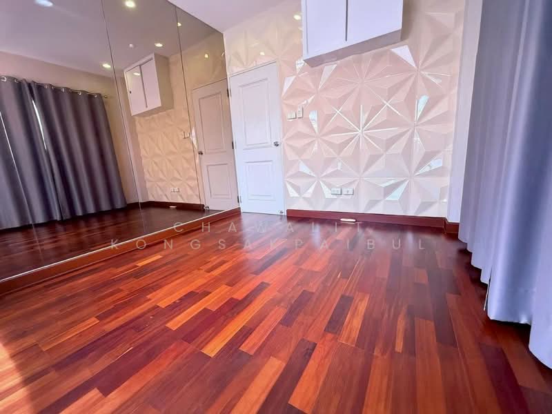 Chuan Chuen Modus Centro, Nonthaburi, Chaeng Watthana Road, Khlong Klue, Pak Kret, Nonthaburi, 6 Bedrooms, 250 sqm, Semi-Detached House (Twin House) For Sale, by CHAWALIT KONGSAKPAIBUL, 500318272 - DDproperty.com