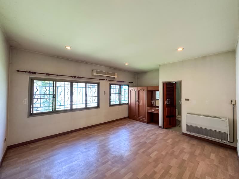 5 Bed House on 525 sq.wah in Hang Dong for Sale, Chiang Mai, San Phak Wan, Hang Dong, Chiang Mai, 5 Bedrooms, 600 sqm, Single Detached House For Sale, by Nunthawat Hiranputtipat, 500318387 - DDproperty.com