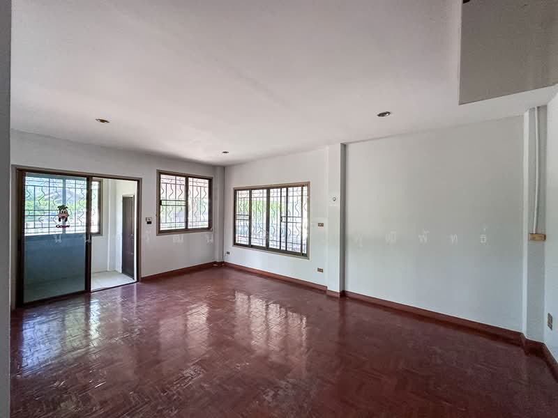 5 Bed House on 525 sq.wah in Hang Dong for Sale, Chiang Mai, San Phak Wan, Hang Dong, Chiang Mai, 5 Bedrooms, 600 sqm, Single Detached House For Sale, by Nunthawat Hiranputtipat, 500318387 - DDproperty.com