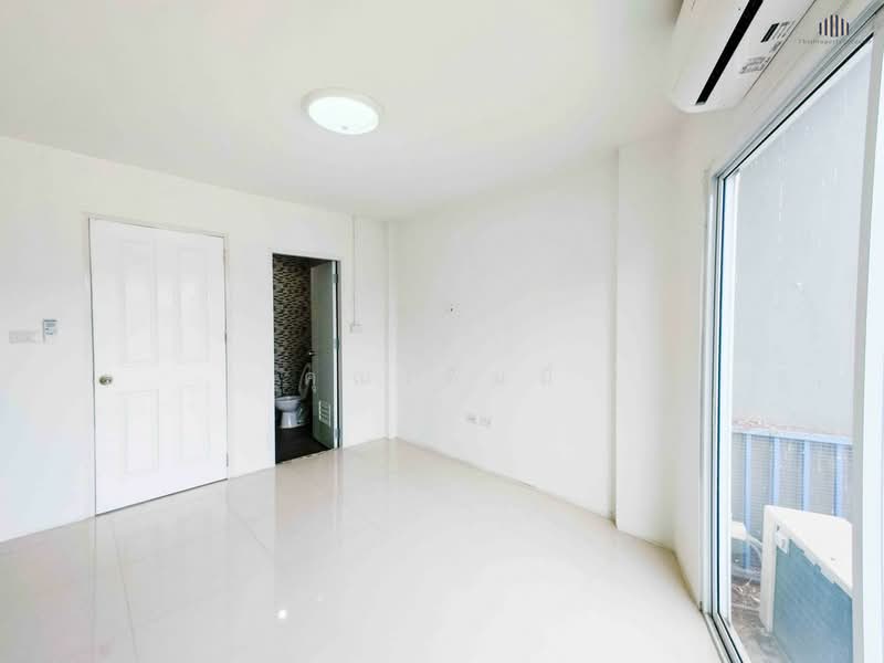 Shophouse / Commercial Building for Sale on Mittraphap Road, Pak Chong, Nakhon Ratchasima, Pak Chong, Nakhon Ratchasima, 10+ Bedrooms, 460 sqm, Townhouse For Sale, by คุณเอ็มมี่, 500318426 - DDproperty.com