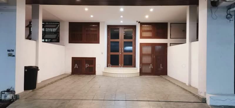 undefined, Bangkok, Phra Kanong Nua, Watthana, Bangkok, 4 Bedrooms, 450 sqm, Townhouse For Rent, by Sataporn Jalao, 500318516 - DDproperty.com