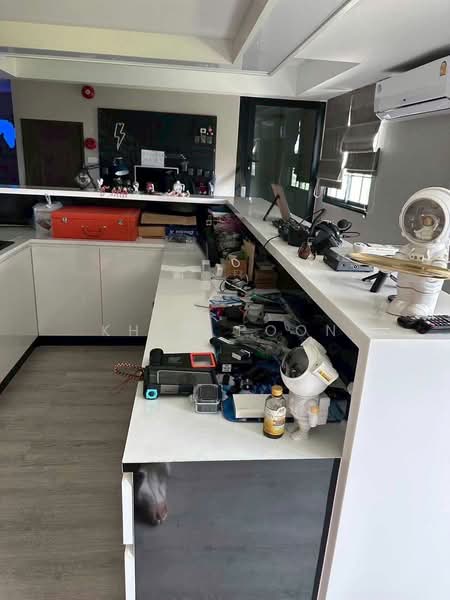 For Rent: Office Building with Parking for 10 Cars in the Lat Krabang area (SPSSR220), Bangkok, เจ้าคุณทหาร, Khlong Sam Prawet, Lat Krabang, Bangkok, , 701 sqm, Office Space For Rent, by Khun Poon, 500318583 - DDproperty.com
