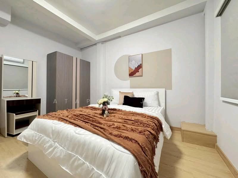 5-BR House, Bangkok, Din Daeng, Bangkok, 5 Bedrooms, 360 sqm, Single Detached House For Rent, by Sataporn Jalao, 500318596 - DDproperty.com
