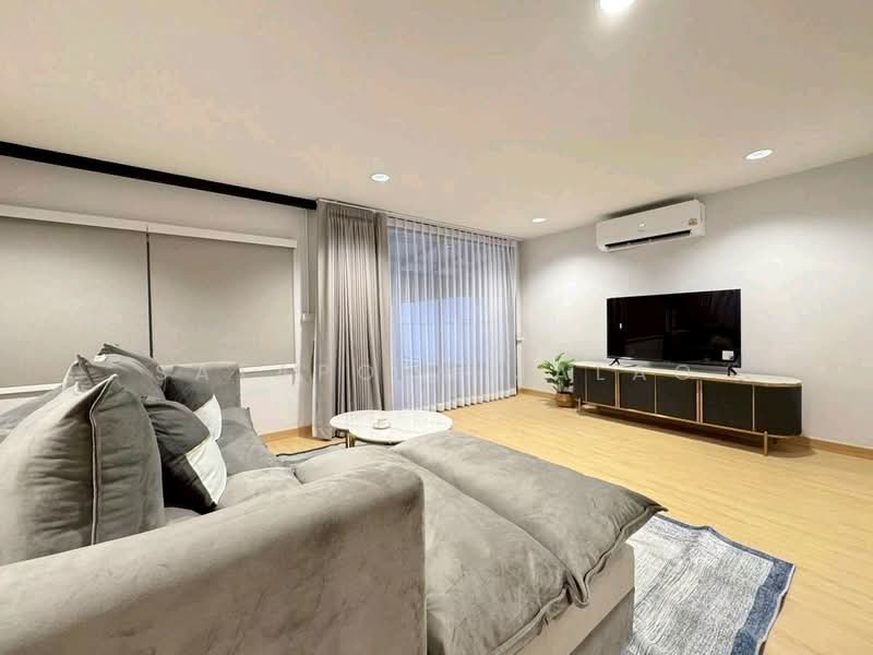 5-BR House, Bangkok, Din Daeng, Bangkok, 5 Bedrooms, 360 sqm, Single Detached House For Rent, by Sataporn Jalao, 500318596 - DDproperty.com