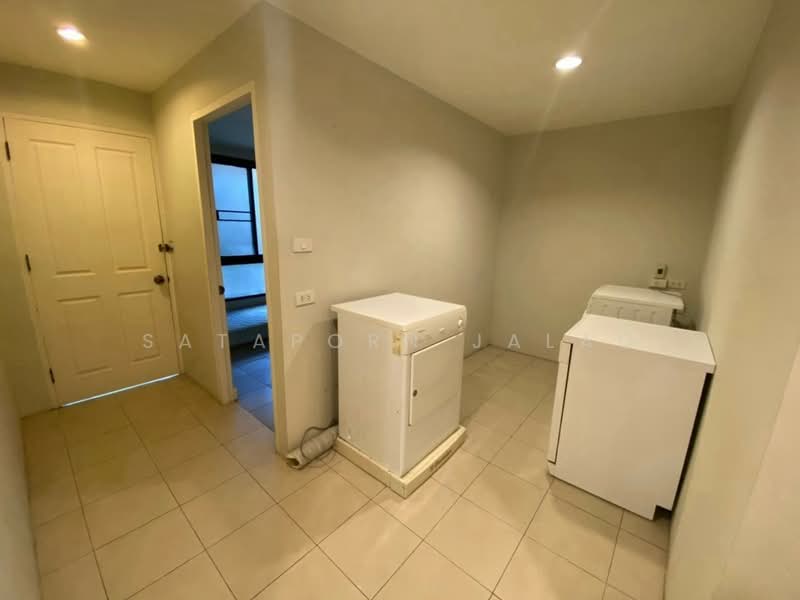 3-BR Townhouse, Bangkok, Phra Kanong, Khlong Toei, Bangkok, 3 Bedrooms, 350 sqm, Townhouse For Rent, by Sataporn Jalao, 500318608 - DDproperty.com