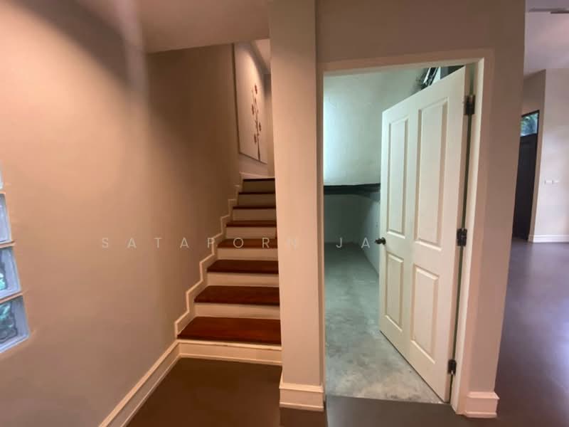 3-BR Townhouse, Bangkok, Phra Kanong, Khlong Toei, Bangkok, 3 Bedrooms, 350 sqm, Townhouse For Rent, by Sataporn Jalao, 500318608 - DDproperty.com