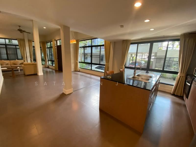 3-BR Townhouse, Bangkok, Phra Kanong, Khlong Toei, Bangkok, 3 Bedrooms, 350 sqm, Townhouse For Rent, by Sataporn Jalao, 500318608 - DDproperty.com
