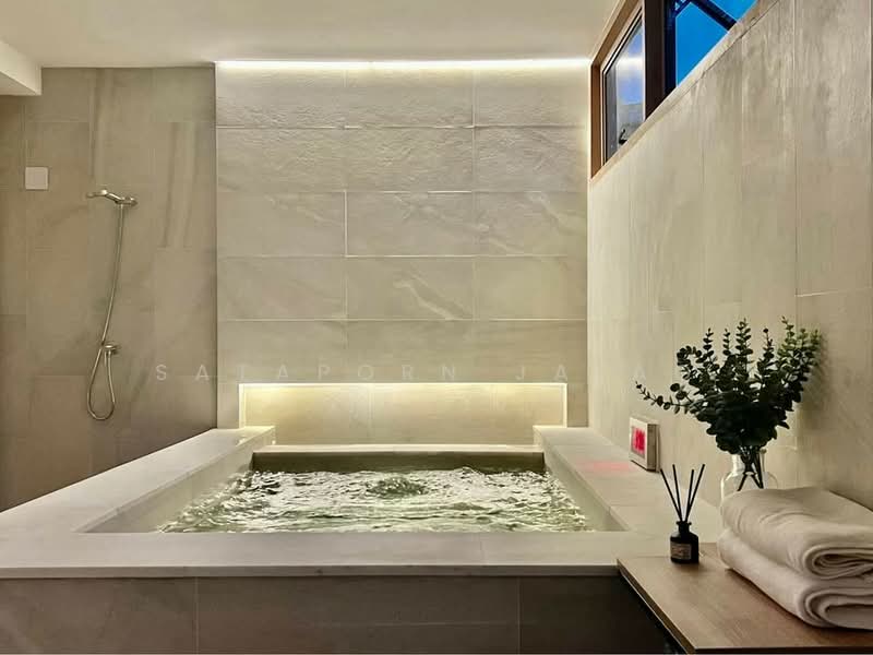 4-BR Townhouse, Bangkok, Khlong Tan Nua, Watthana, Bangkok, 4 Bedrooms, 200 sqm, Townhouse For Rent, by Sataporn Jalao, 500318612 - DDproperty.com